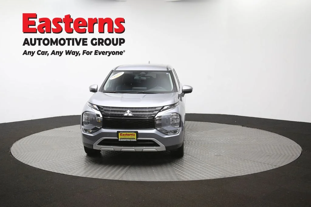 Used 2023 Silver Mitsubishi SE image 53