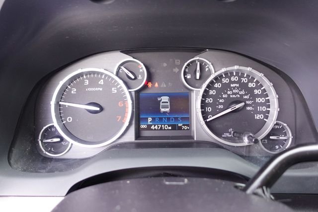 Used 2016 White Toyota SR5 image 18