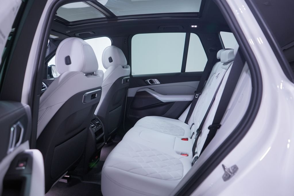 New 2026 Alpine White BMW sDrive40i image 9