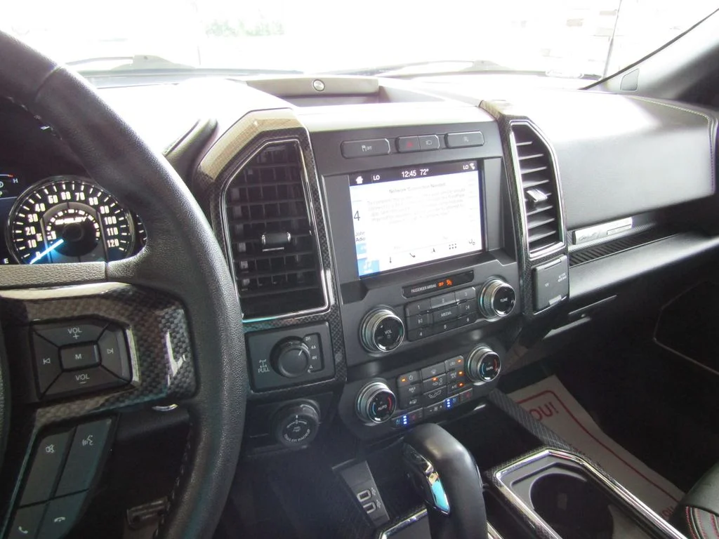 Used 2019  Ford Lariat image 34