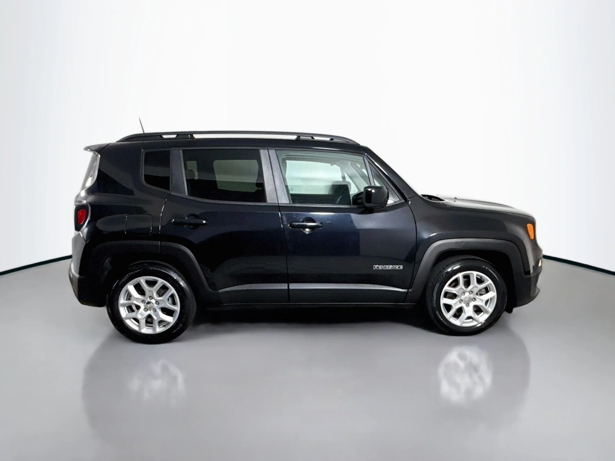 Used 2018 Black Jeep Latitude image 8