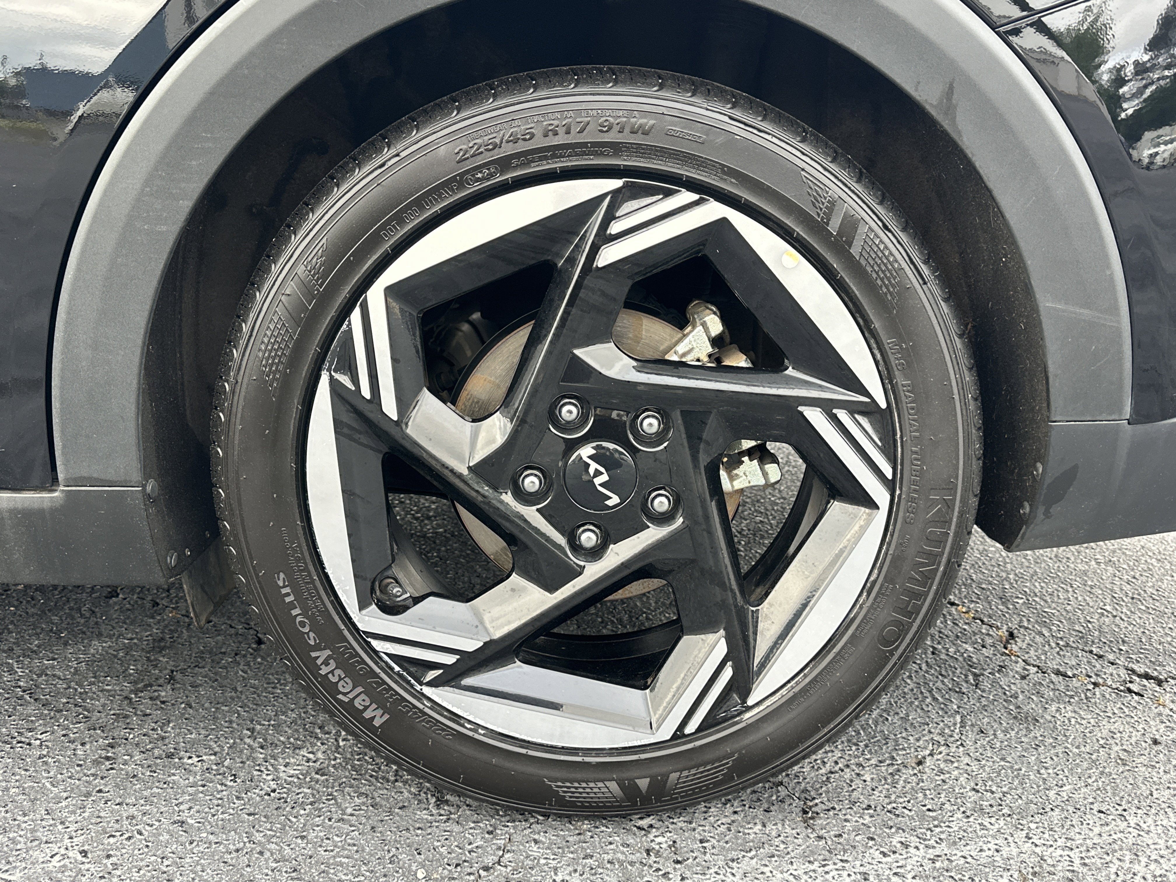 Used 2025 Aurora Black Pearl Kia EX image 19