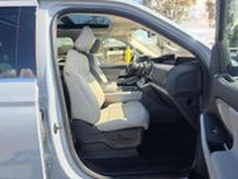 Used 2025 Glacier Gray Metallic TriCoat Ford Active image 6
