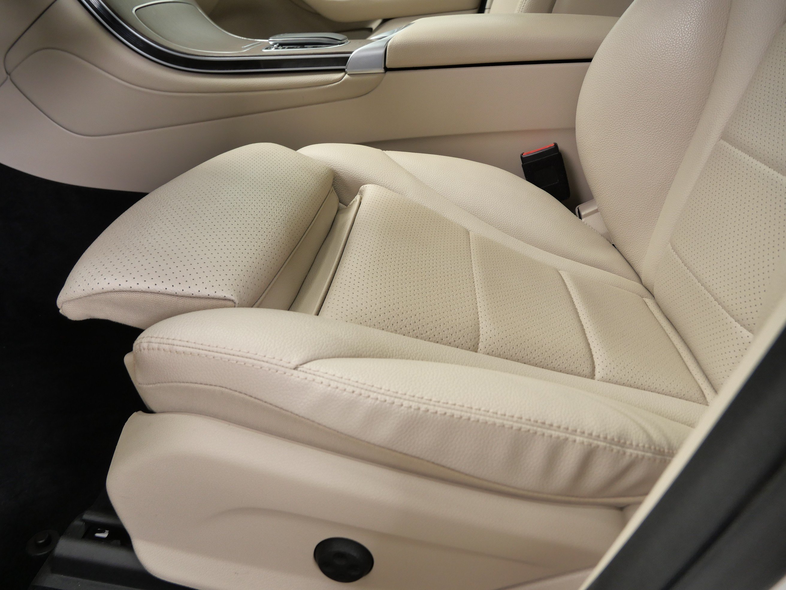Used 2021 Polar White Mercedes-Benz GLC 300 image 18