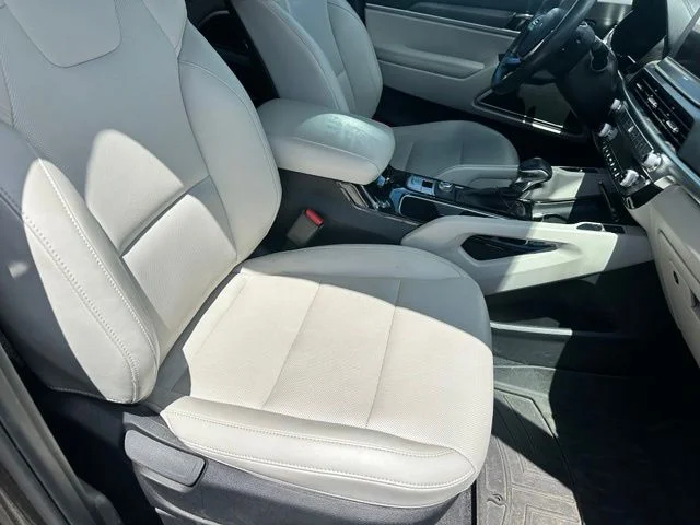 Used 2022 Green Kia S image 32