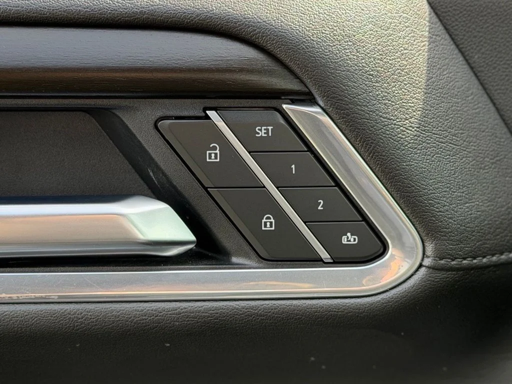 Used 2025 Silver GMC Denali image 28