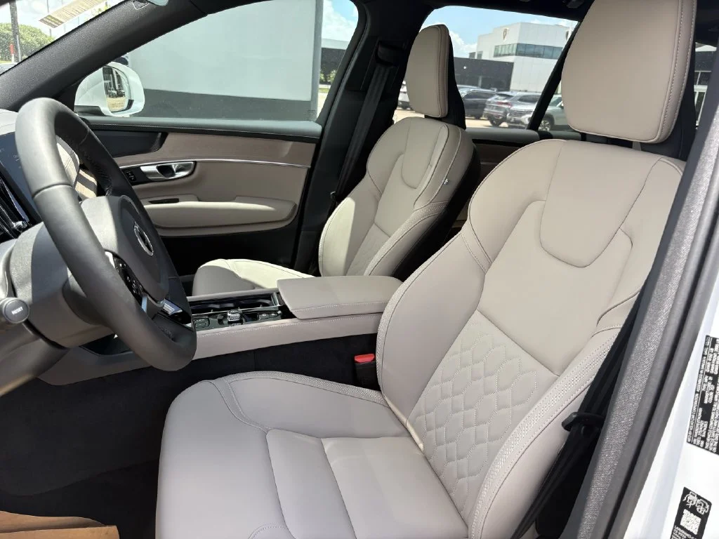 2026 Volvo XC90 Plus - Photo 12
