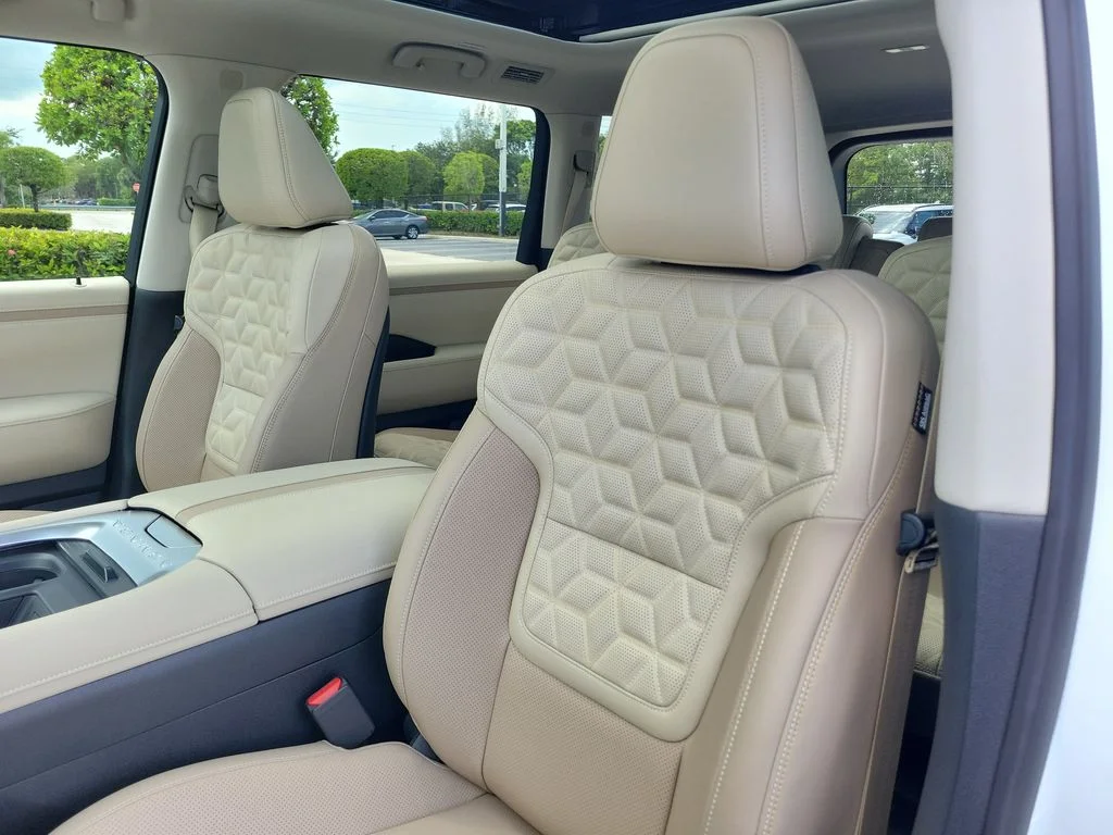 New 2026 White Nissan Platinum Reserve image 21