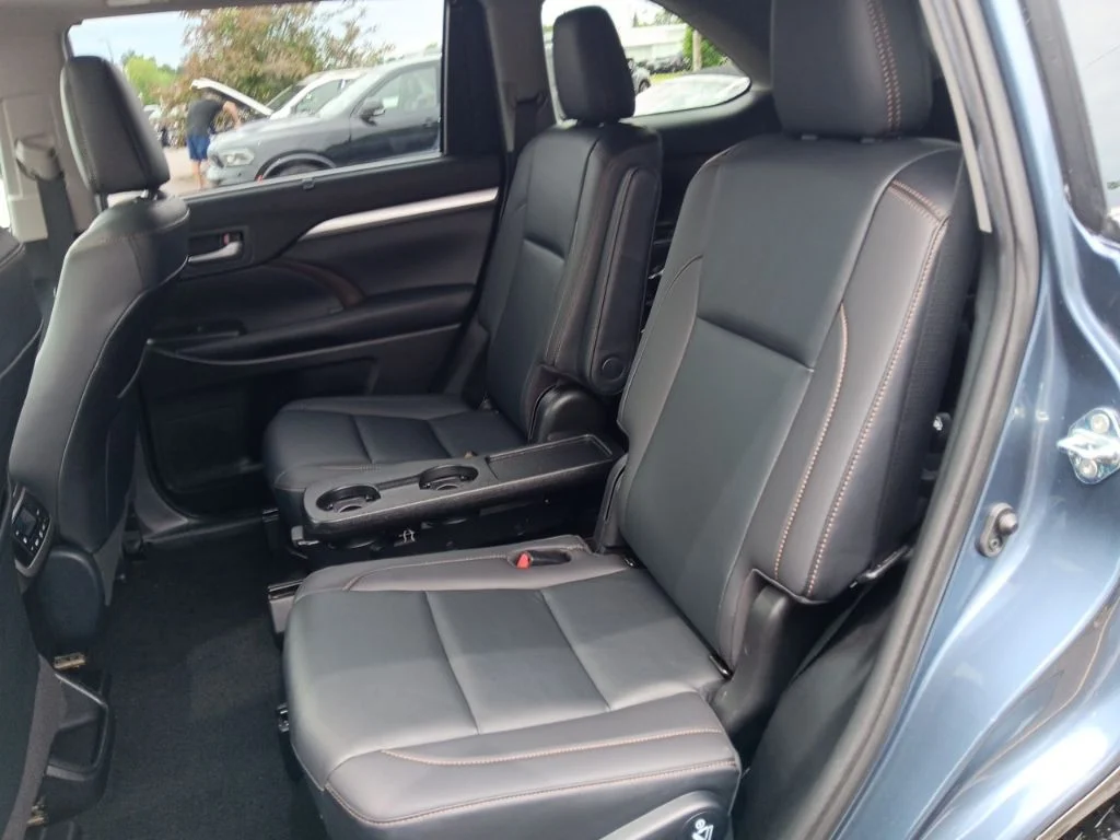 Used 2019 Shoreline Blue Pearl Toyota XLE image 46