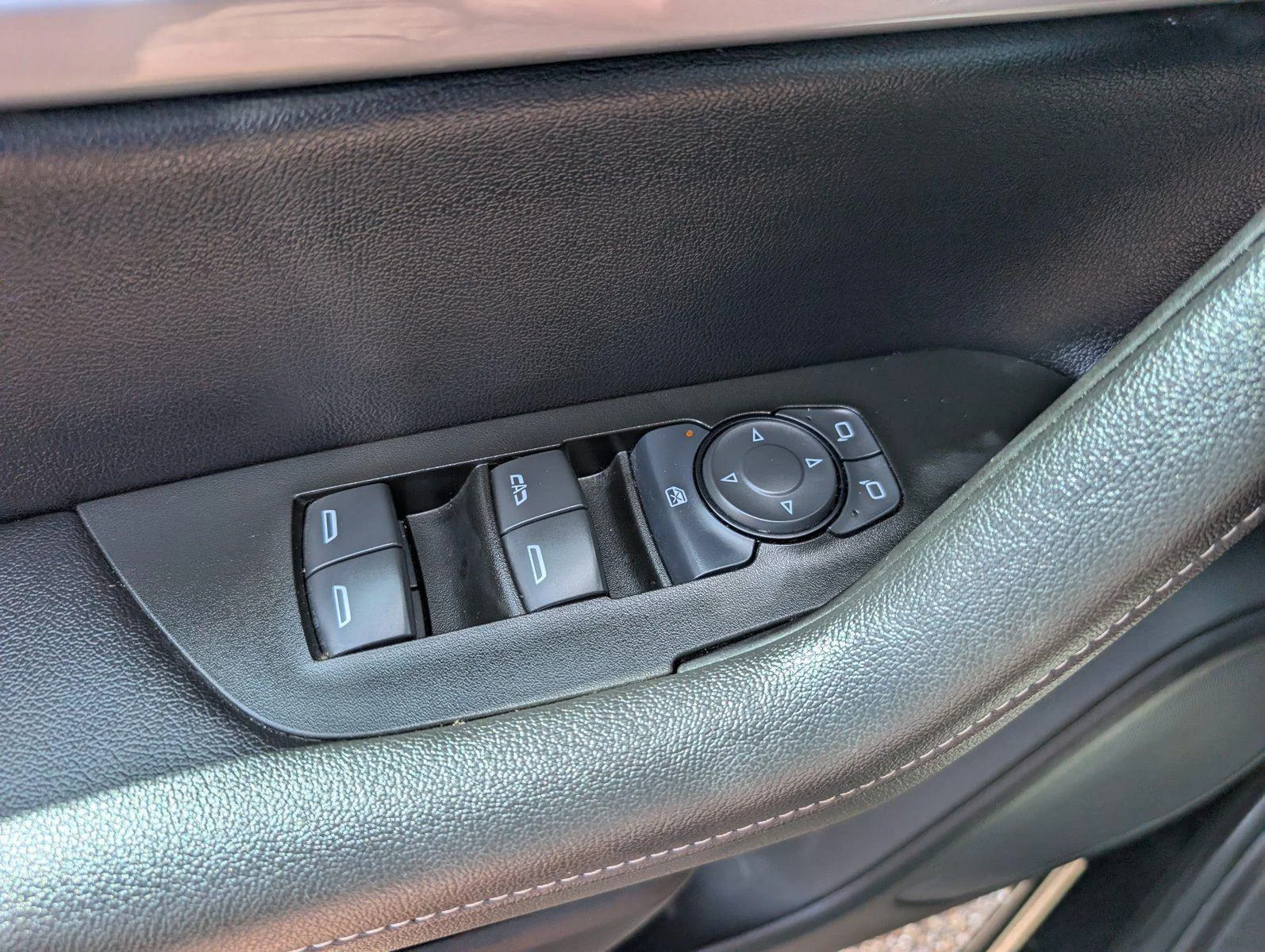 Used 2025 Black Chevrolet 2LT image 31