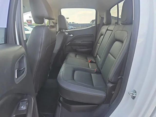Used 2021 SUMMIT WHITE GMC 4WD AT4 w/Leather image 24