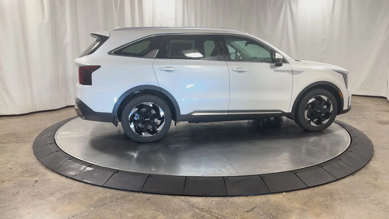 New 2026 Snow White Pearl Kia EX image 9