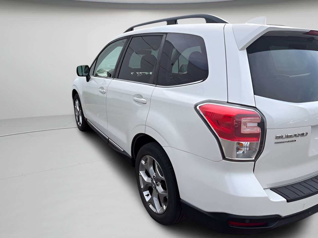 Used 2018 Crystal White Pearl Subaru Touring image 9