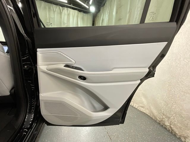 New 2026 Diamond Black Crystal Pearl-Coat Exterior Paint Jeep Laredo image 23
