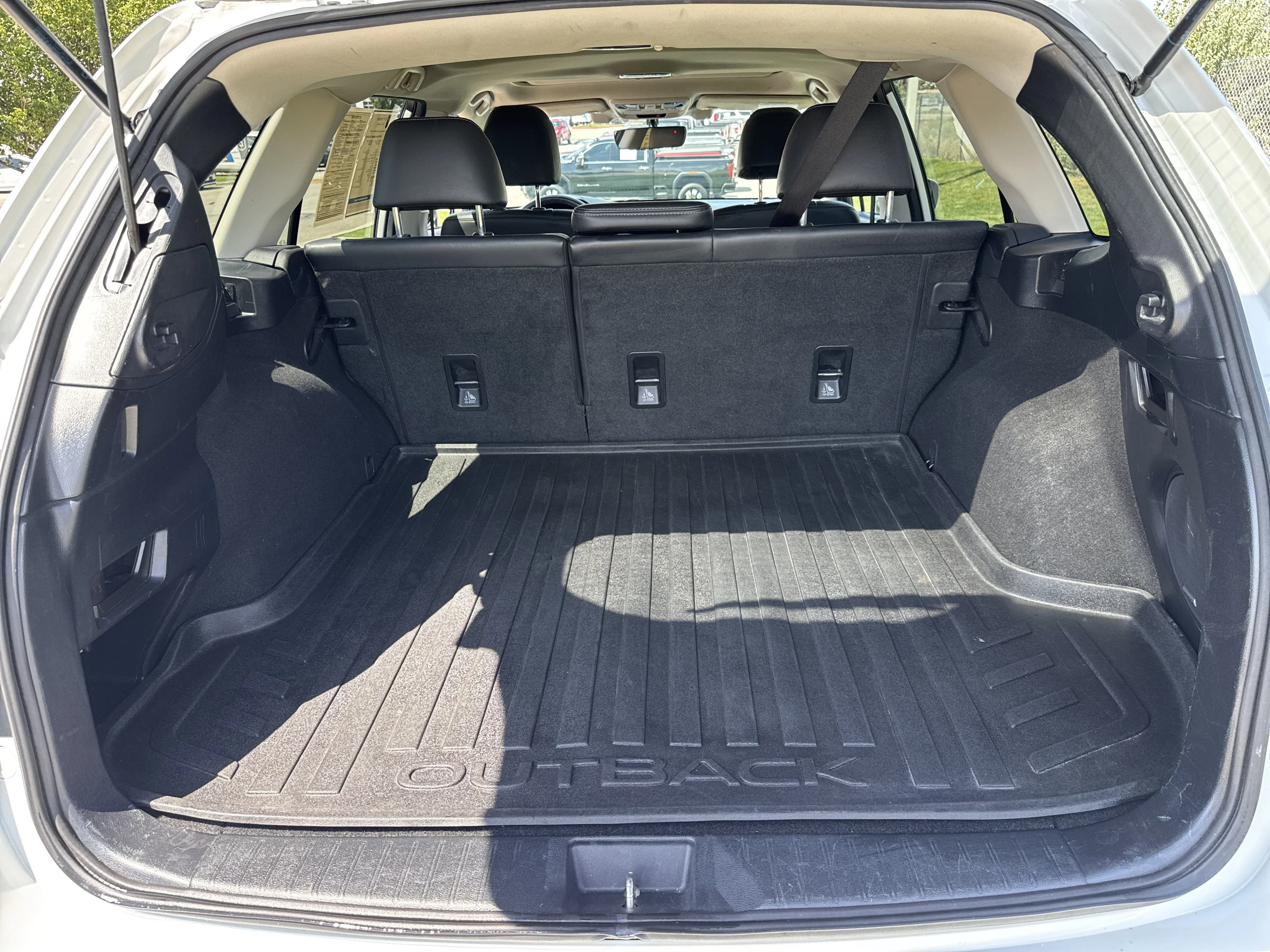 Used 2019 Crystal White Pearl Subaru Limited image 26