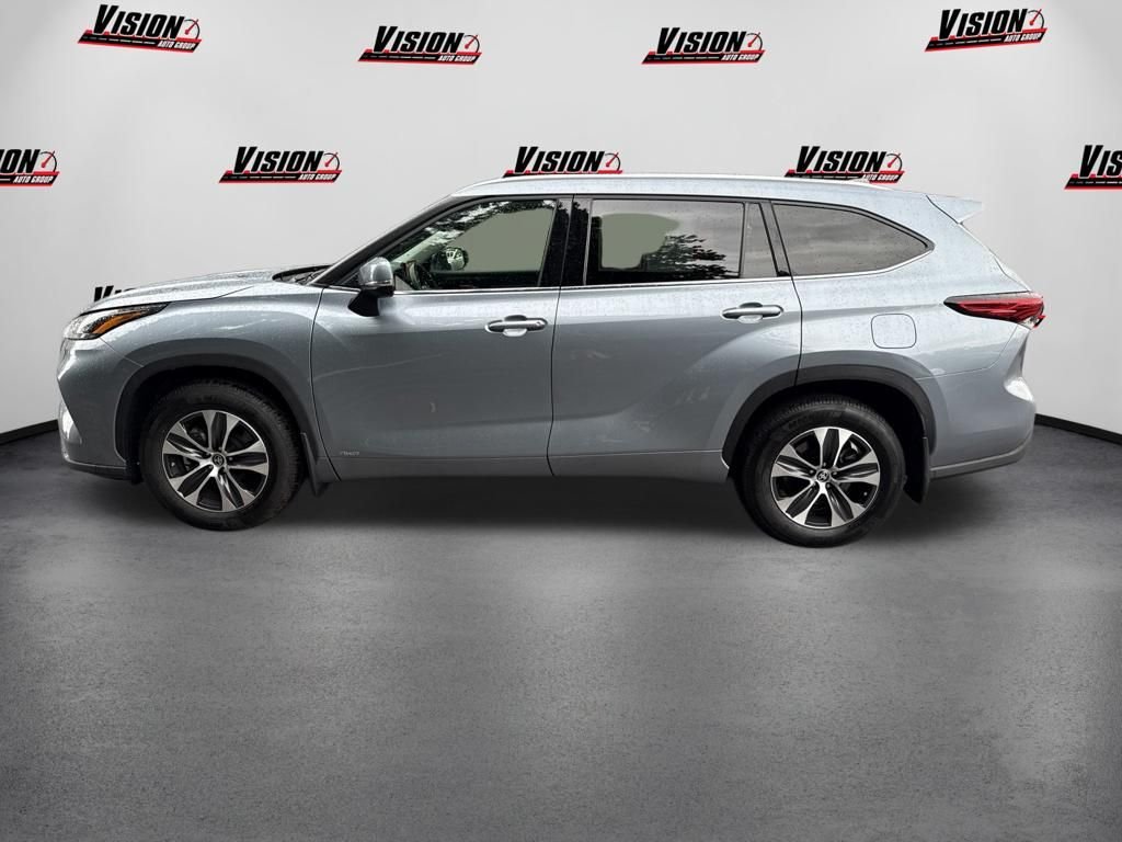 Used 2022 Brown Toyota XLE image 8