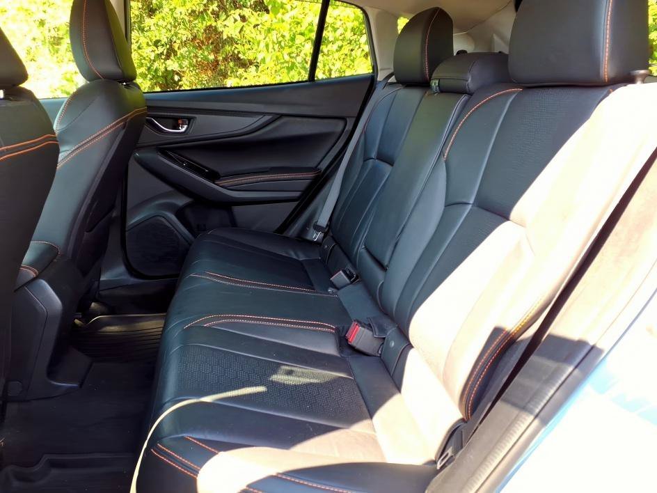 Used 2019 Cool Gray Khaki Subaru Limited image 12