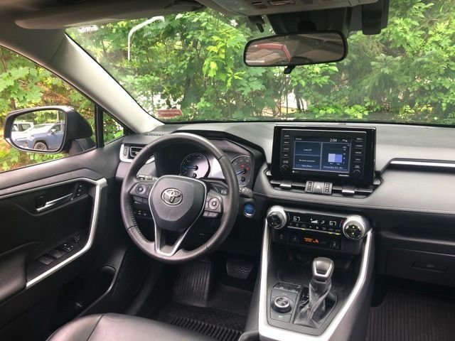 Used 2022 Blue Toyota XLE Premium image 14