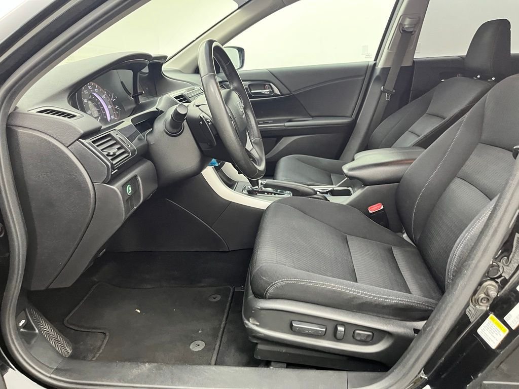 Used 2015 Alabaster Silver Metallic Honda Sport image 17