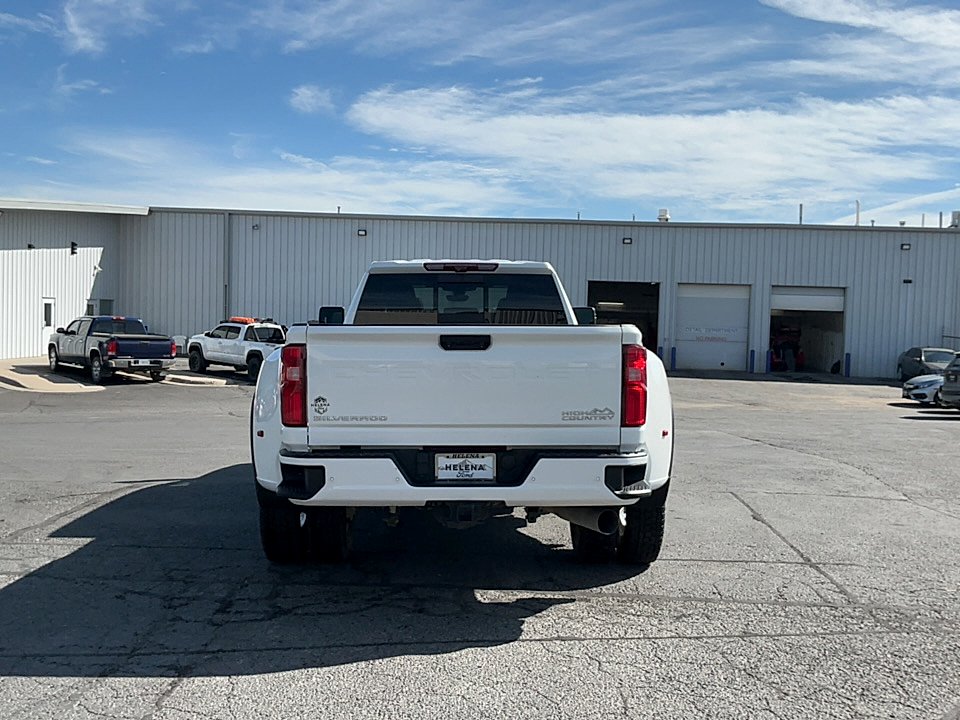 Used 2022 Summit White Chevrolet 4WD Crew Cab Long Bed High Country image 4