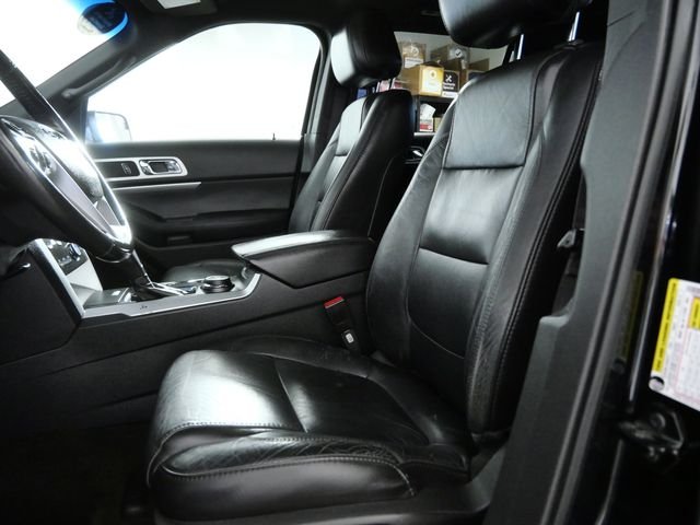 Used 2013 Black Ford XLT image 17