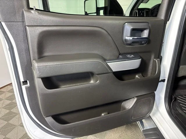 Used 2019 White Chevrolet LTZ image 22