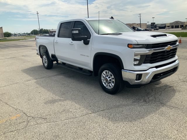 Used 2024 Summit White Chevrolet LT image 10