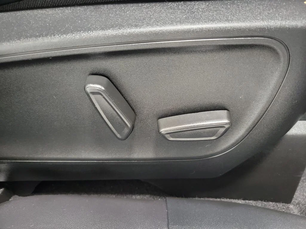 Used 2023 Gray Ford ST-Line Elite image 22