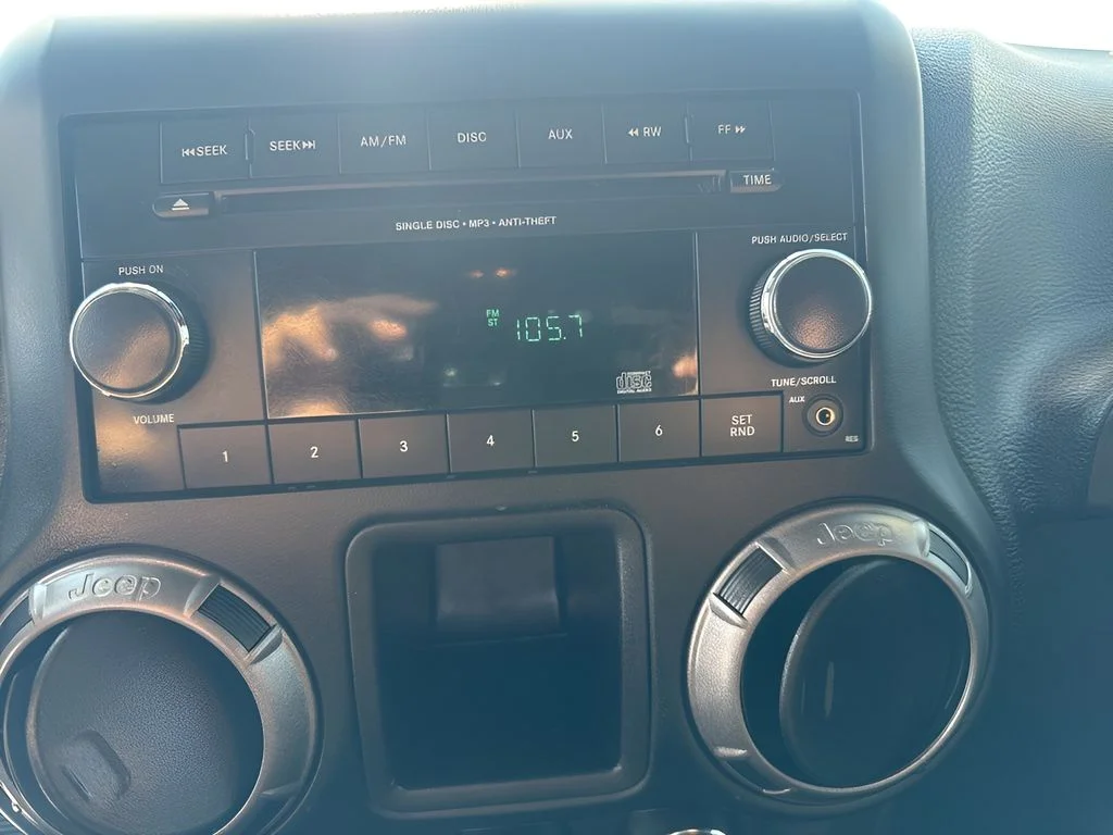 Used 2018 Gray Jeep Sport image 15