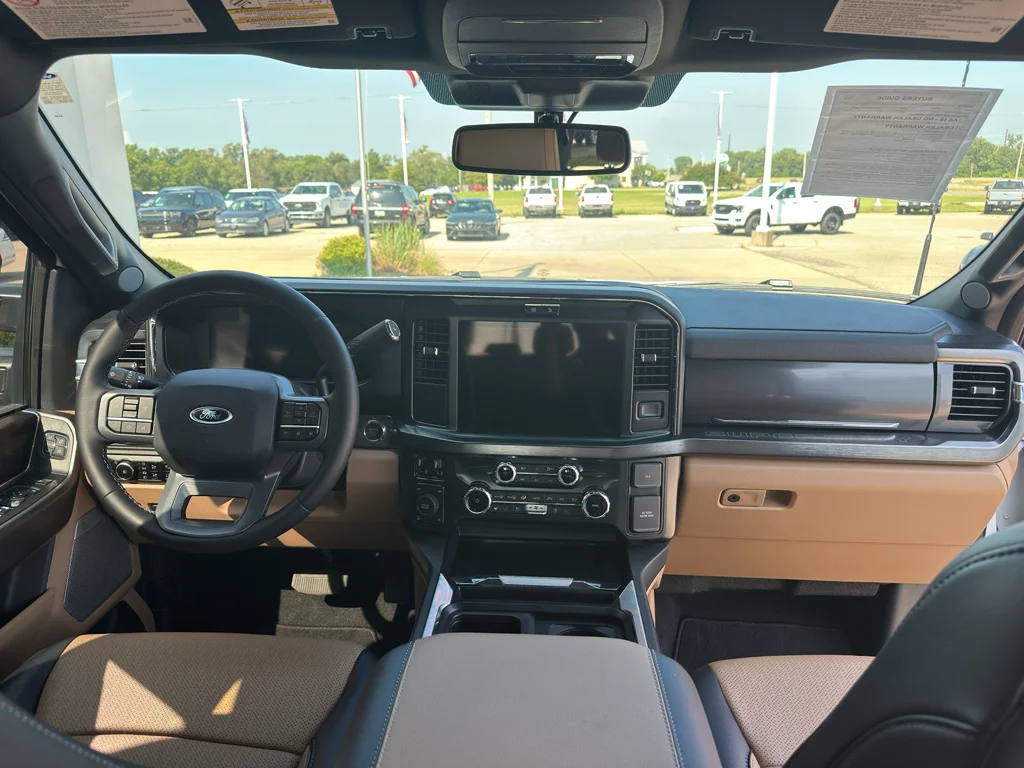 Used 2025 Star White Metallic Tri-Coat Ford LARIAT image 35