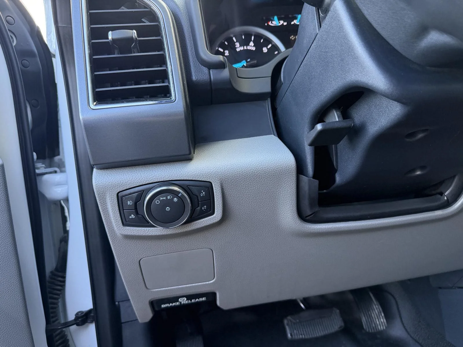 Used 2022 Oxford White Ford XLT image 16