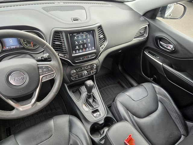 Used 2022 Gray Jeep Latitude Lux image 21