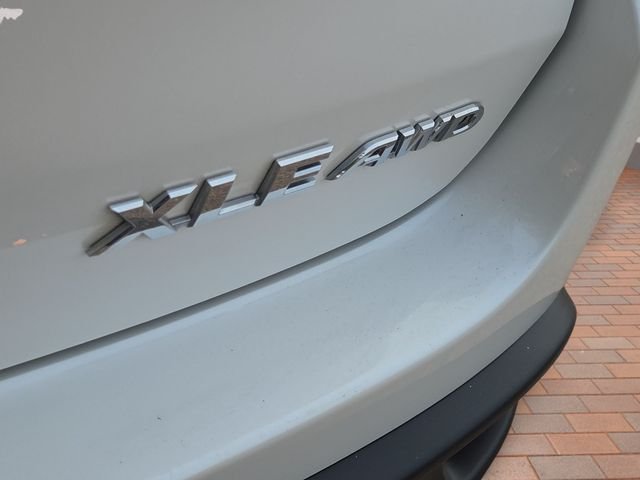Used 2019 Blizzard Pearl Toyota XLE image 5