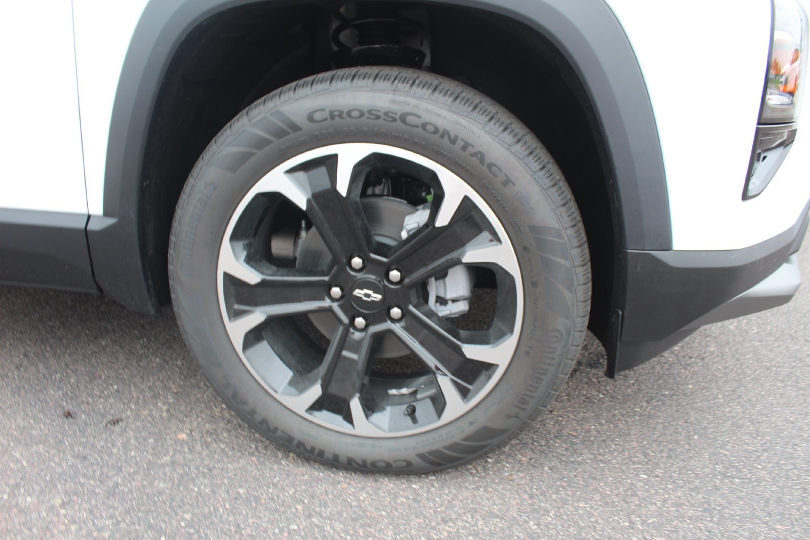 New 2027 Summit White Chevrolet LT image 8