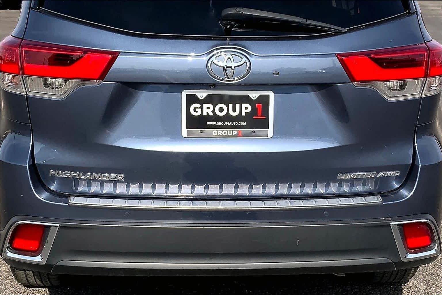 Used 2018 Shoreline Blue Pearl Toyota Limited Platinum image 31