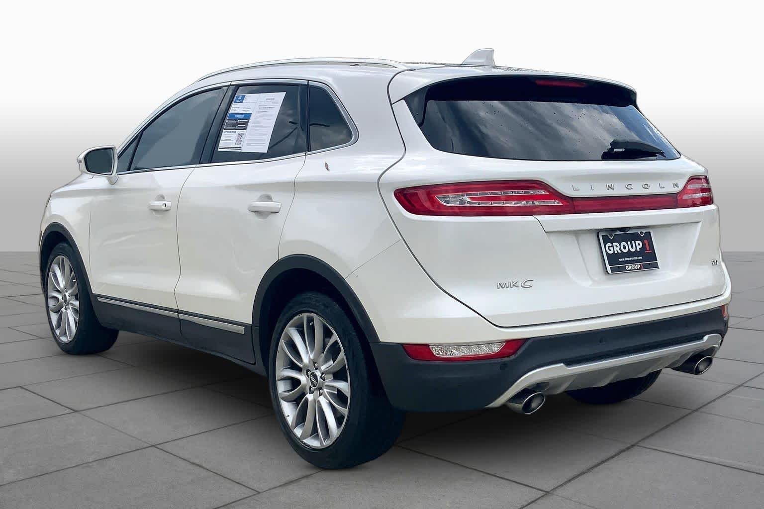 Used 2016 White Platinum Metallic Tri-Coat Lincoln Reserve image 12