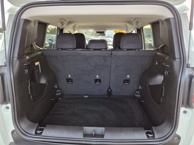 Used 2023 White Jeep Altitude image 13