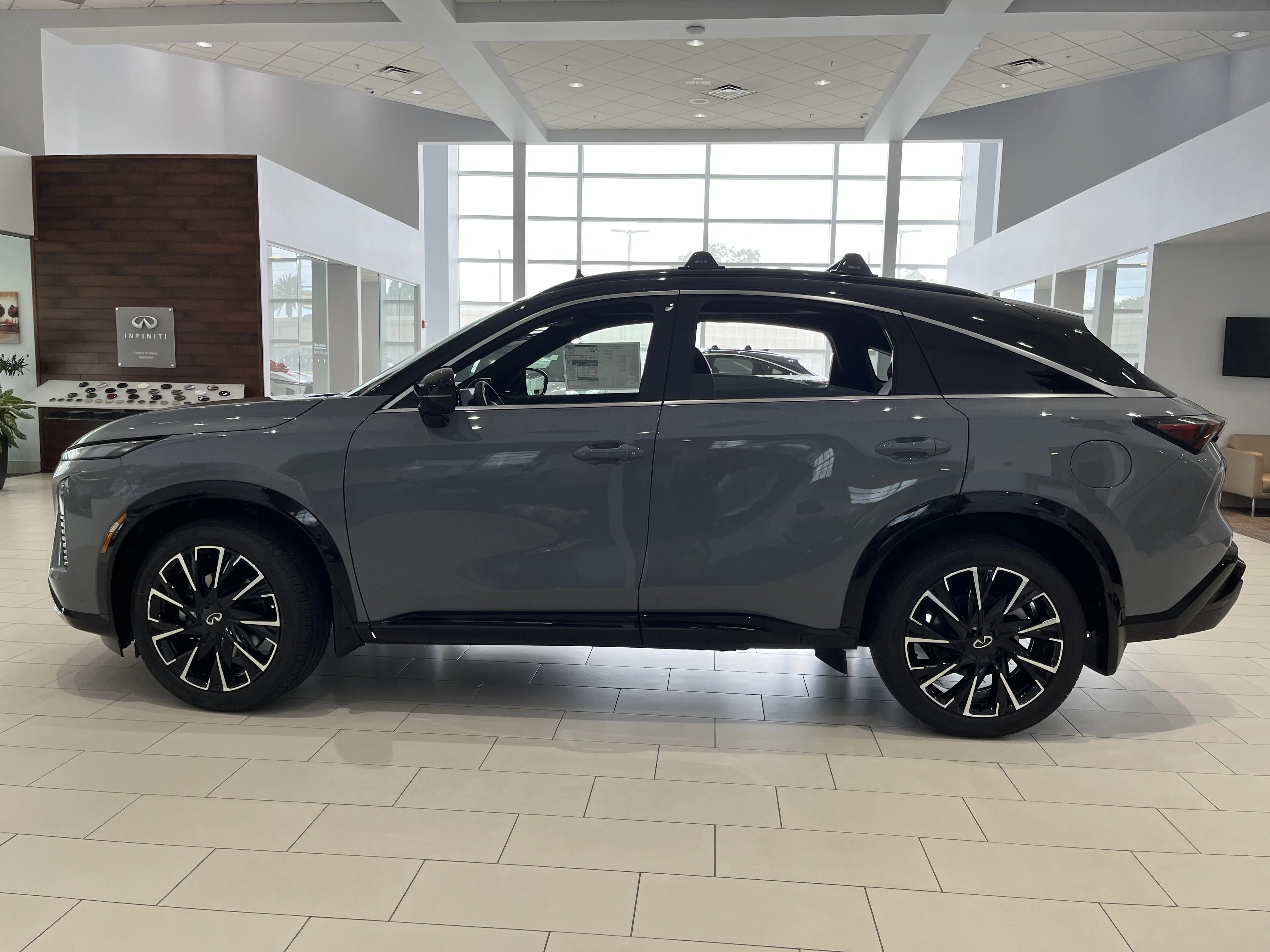 New 2027 Harbor Gray/Obsidian Black INFINITI AUTOGRAPH image 2