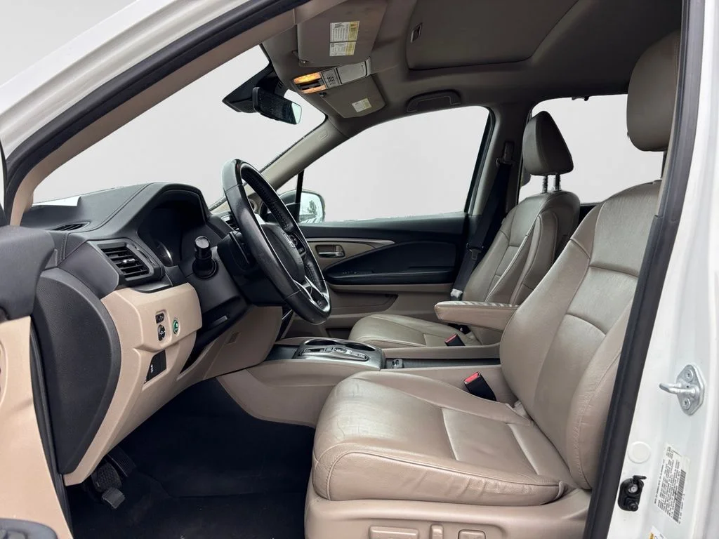Used 2021 White Honda EX-L image 10