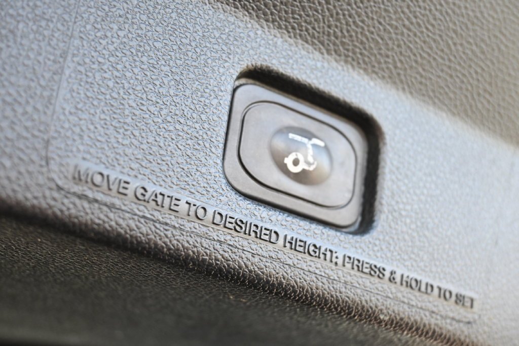 Used 2019 Burgundy Ford Limited image 13