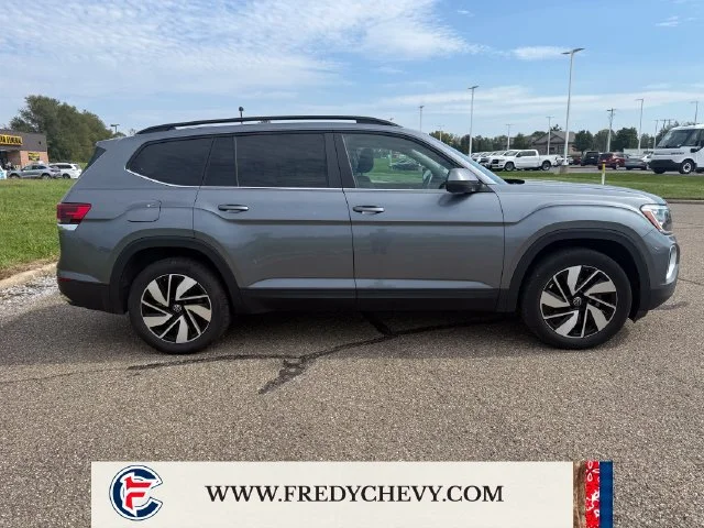 Used 2024 Gray Volkswagen 2.0T SE w/Technology image 4