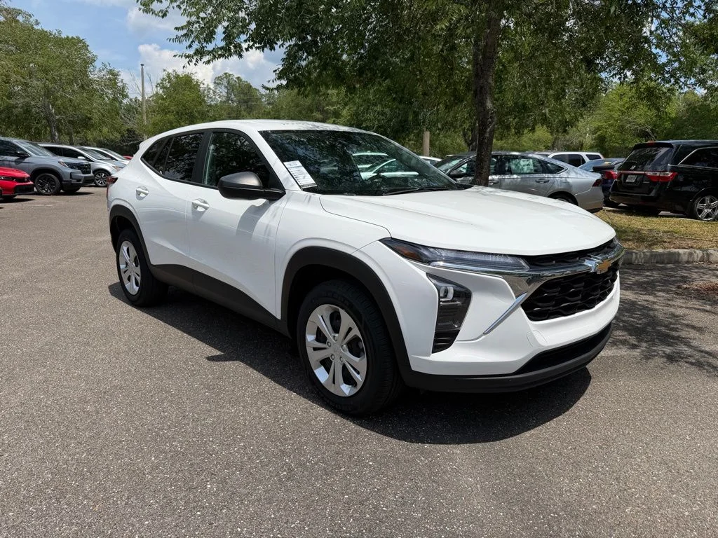 2025 Chevrolet Trax LS's photo