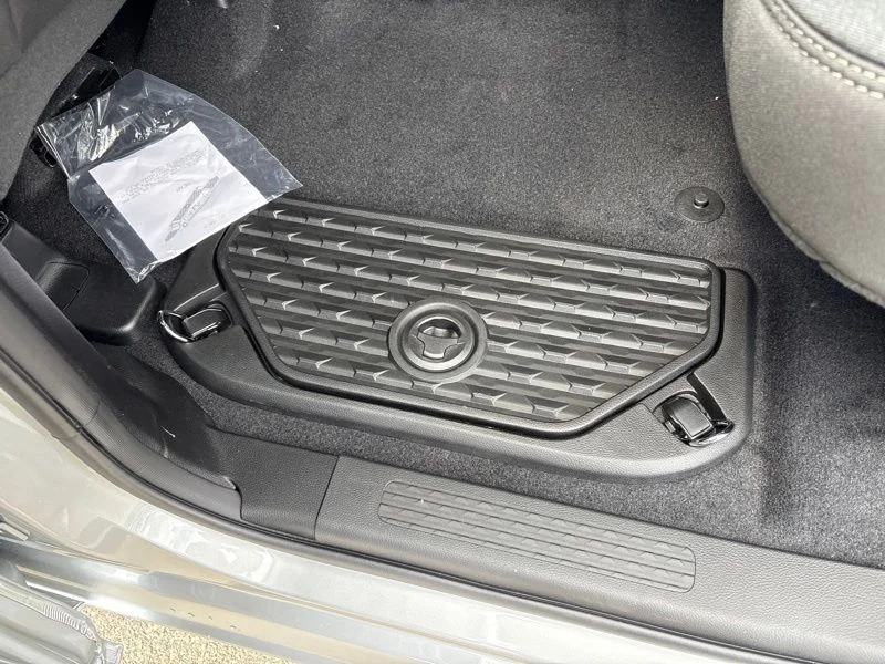 New 2026 Silver Zynith Exterior Paint RAM Big Horn/Lone Star image 16