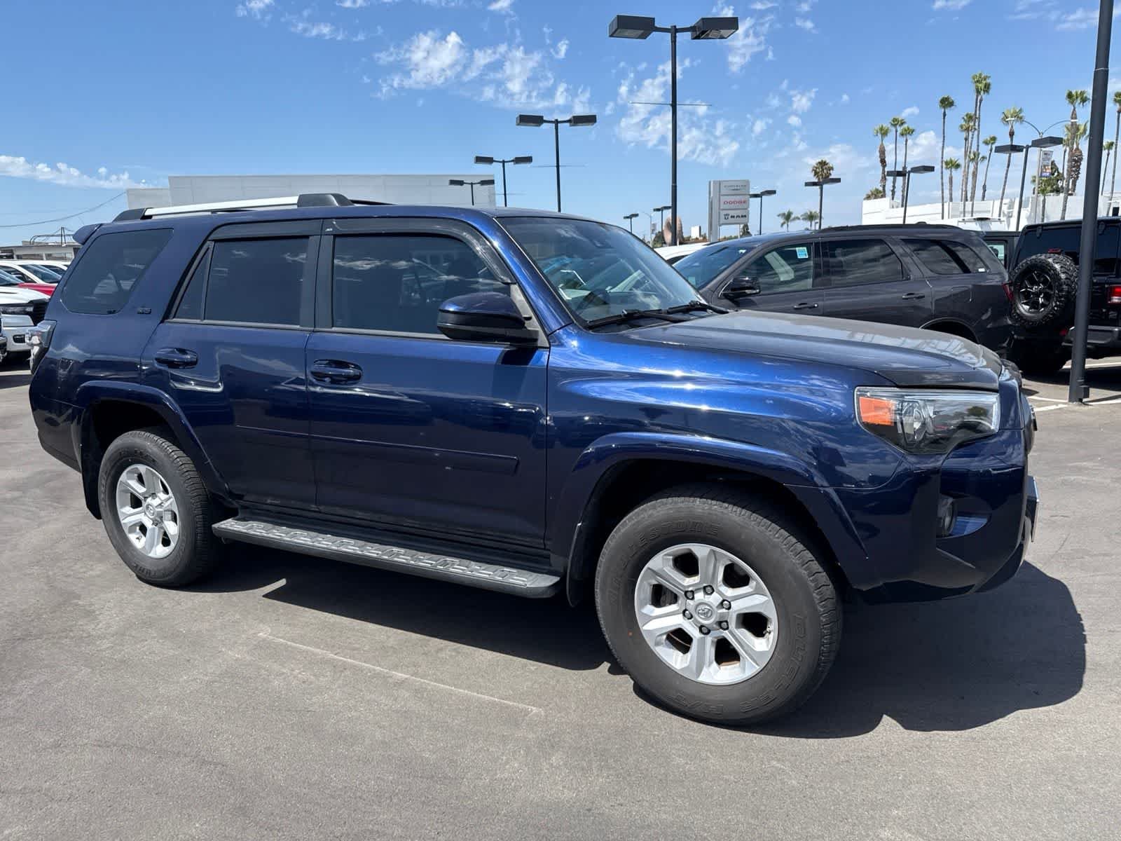 Used 2020 Nautical Blue Metallic Toyota SR5 image 10