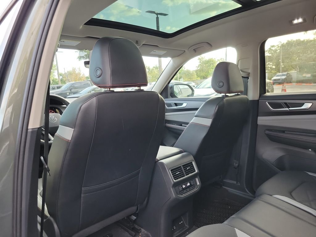 Used 2024 Green Volkswagen 2.0T Peak Edition SEL image 8