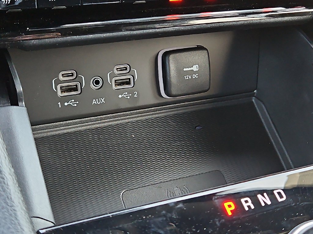 New 2025 Diamond Black Crystal Pearl-Coat Exterior Paint Jeep Laredo image 23