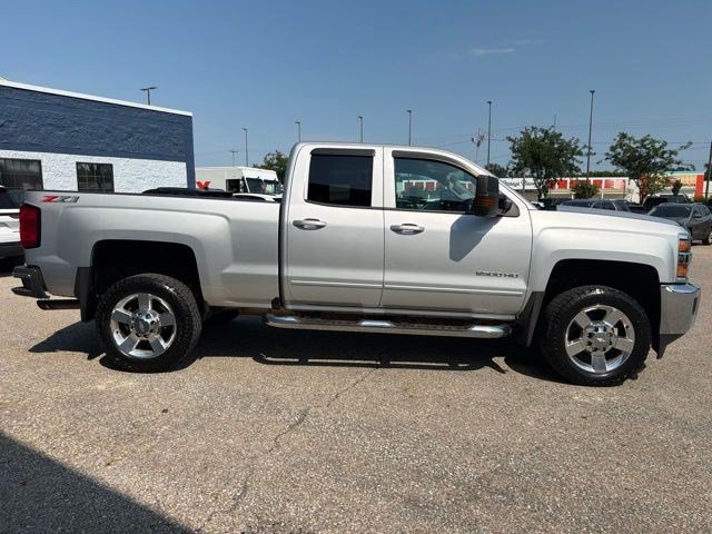 Used 2018 Silver Ice Metallic Chevrolet LT image 6