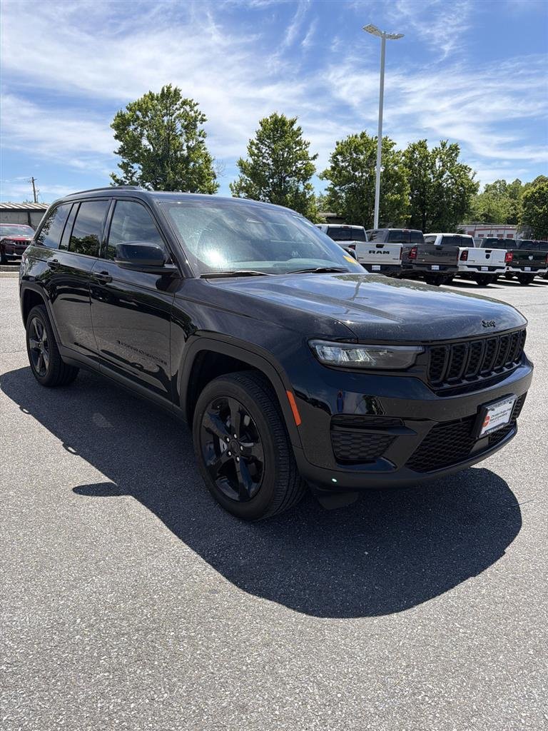 2024 Jeep Grand Cherokee Altitude X 4x4's photo