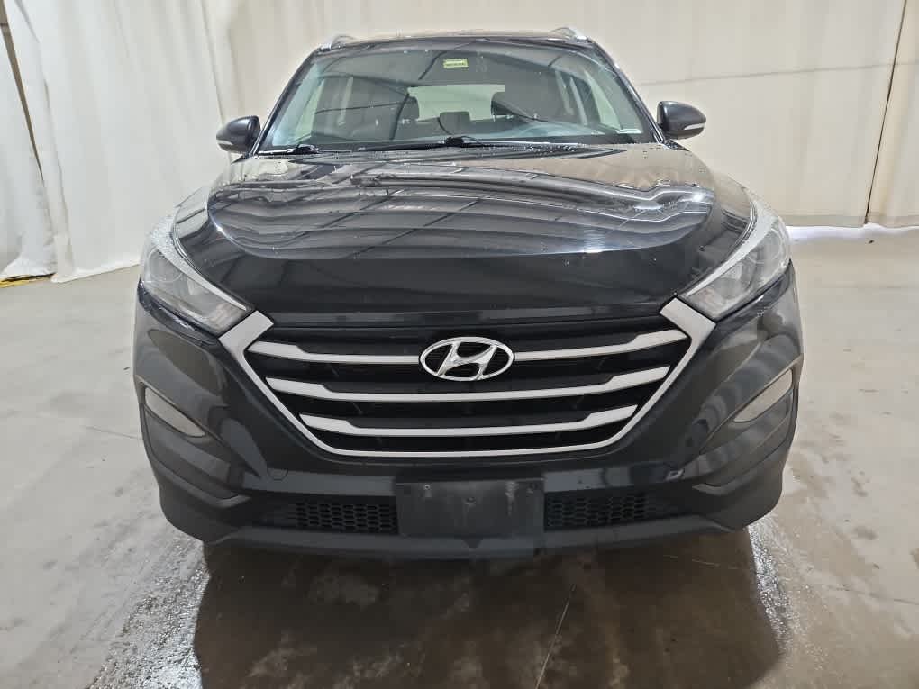 Used 2017 Black Noir Pearl Hyundai SE Plus image 5