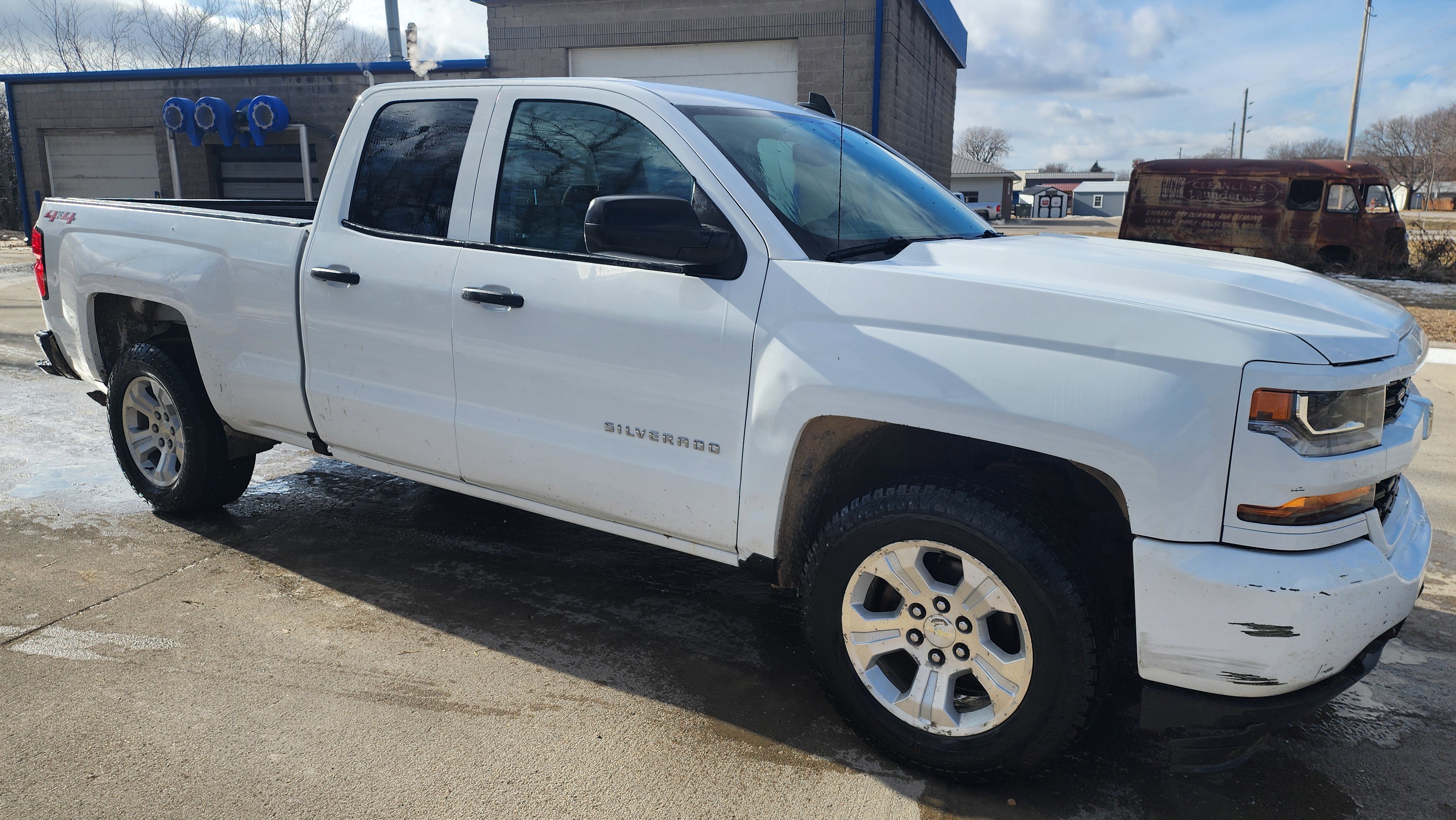 Used 2018 SUMMIT WHITE Chevrolet Custom image 3